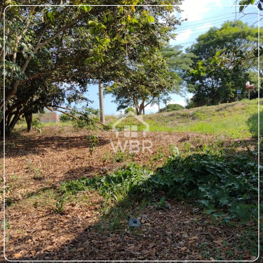 Terreno com 990m2 com pequeno riacho em Analândia interior de São Paulo